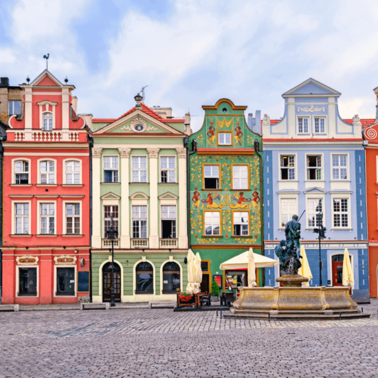 Kolorowe kamienice w Rynku w Poznaniu